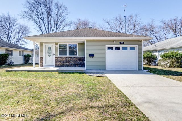 33 Barbuda Street, Toms River, NJ 08757