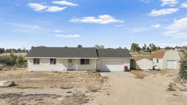 385 Royal Oak Dr, Spring Creek, NV 89815