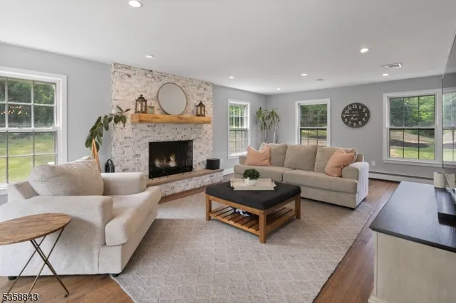 6 Ironia Rd, Flanders, NJ 07836