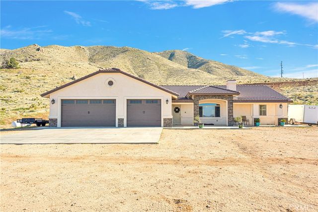21945 Mountain View Rd, Apple Valley, CA 92308
