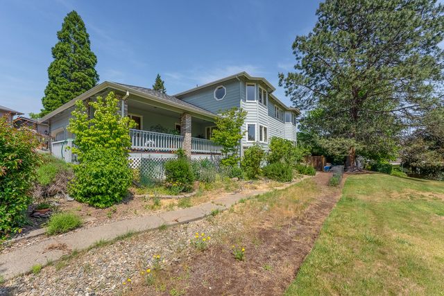 1010 NW Regent Dr, Grants Pass, OR 97526
