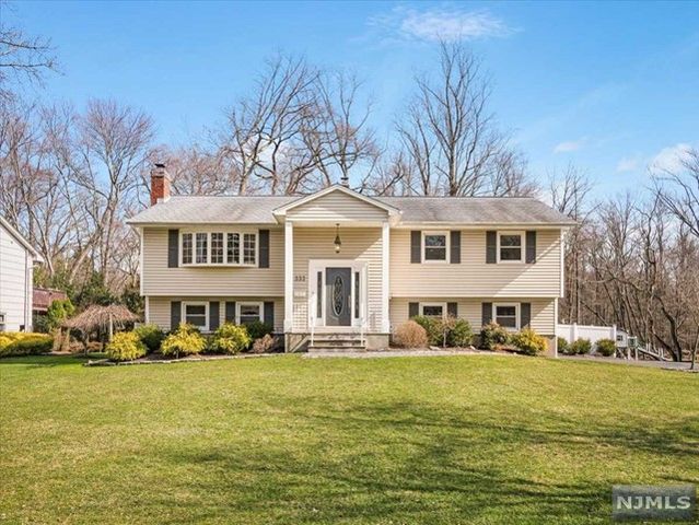 333 Momar Dr, Ramsey, NJ 07446