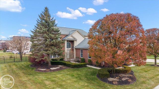 18899 Livingston Dr, Macomb, MI 48042