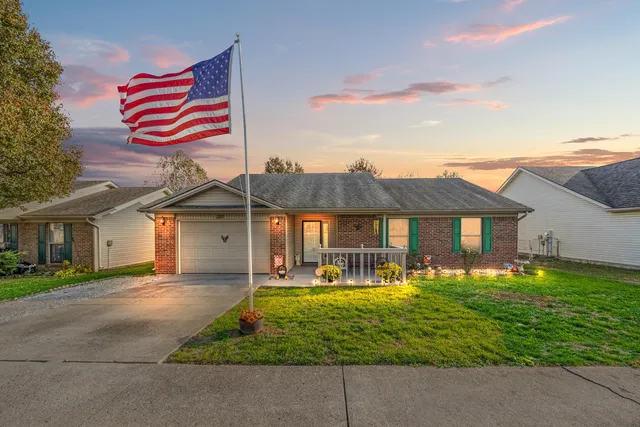 257 Holly Ln, Paris, KY 40361