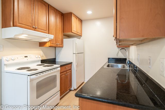 1817 Central Ave #2B-1Ba-890Sqft, Alameda, CA 94501