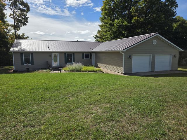 6557 Boyne City Rd, Charlevoix, MI 49720