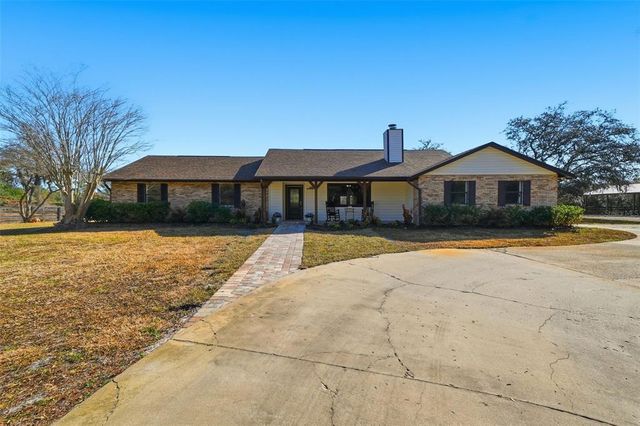 370 Sand Pine Pl, Geneva, FL 32732