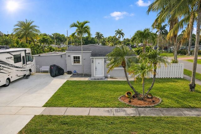 117 SW 6th St, Hallandale Beach, FL 33009