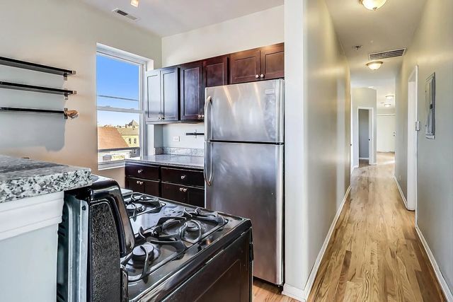 1525 W  17th St #4, Chicago, IL 60608