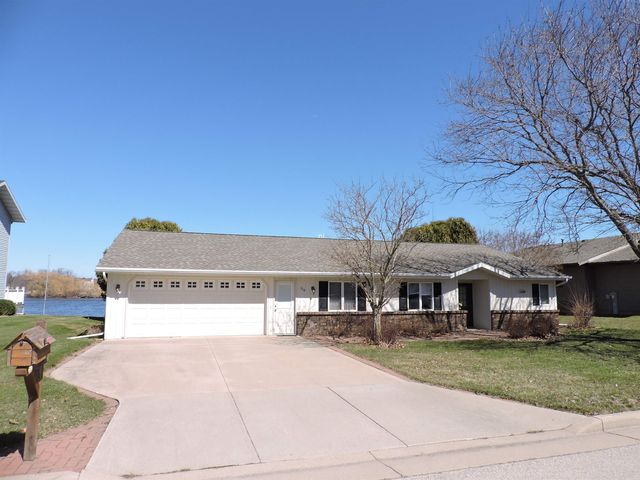 310 Lakeview Ave, Hortonville, WI 54944
