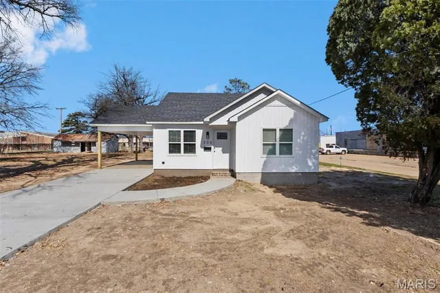 306 E  3rd St, Kennett, MO 63857
