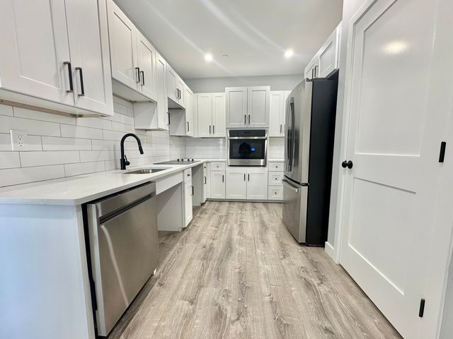 631 Franklin St #306, Worcester, MA 01604