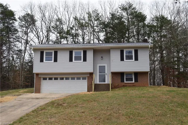 104 Green Forest Dr, King, NC 27021