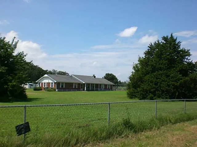 8 Redbud Ln, Shawnee, OK 74801
