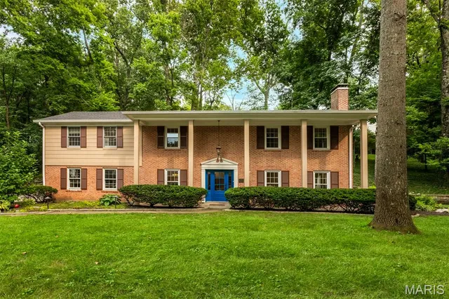 1170 Warson Woods Dr, Saint Louis, MO 63122