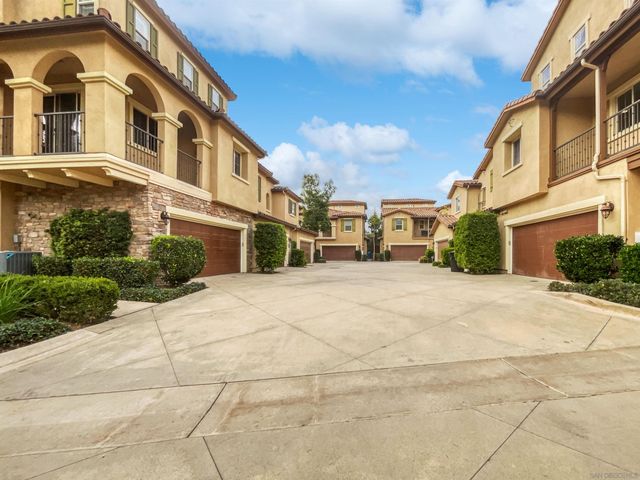 8518 Old Stonefield Chas, San Diego, CA 92127