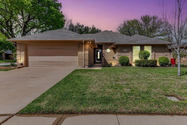 2304 Christopher Ln, Euless, TX 76040