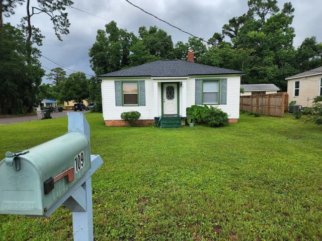 109 NW Gilliland Rd, Pensacola, FL 32507