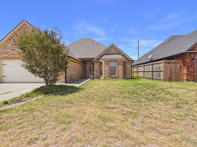 319 SW Coral Ave, Lawton, OK 73505