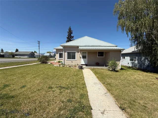 918 5th St, Deer Lodge, MT 59722