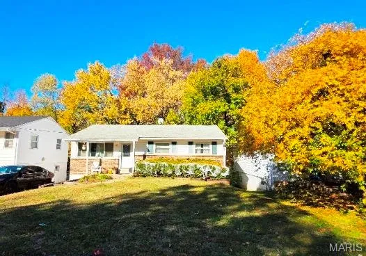 13 Barto Dr, Saint Louis, MO 63135