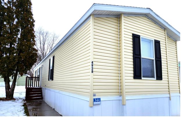 4938 Woodale Ct, Davenport, IA 52806