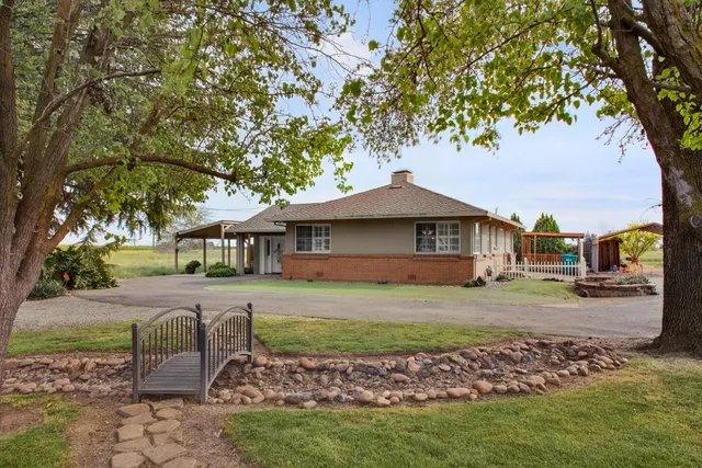 5444 E  Main St, Stockton, CA 95215