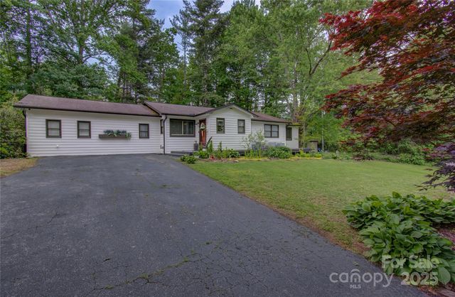 6 Candor Dr, Fletcher, NC 28732
