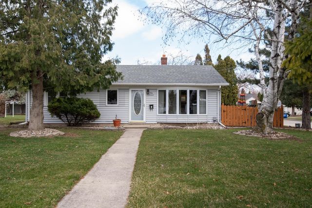 916 Harding St, Menasha, WI 54952