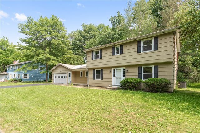 36 Crestview Dr, Pittsford, NY 14534