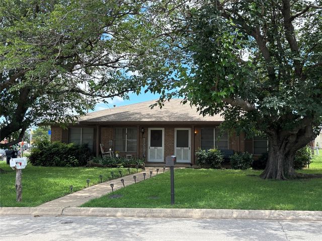 803 Sun Valley Dr, Denton, TX 76209