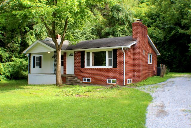 538 Browning Ave, Hendersonville, NC 28791