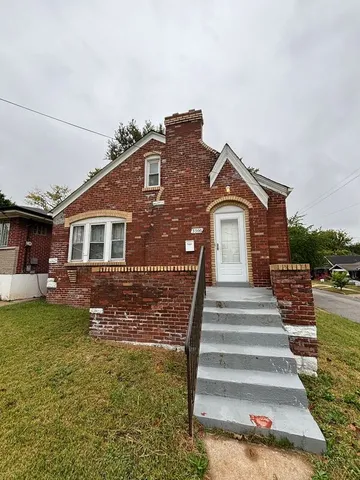 3500 Central Pl, Saint Louis, MO 63121