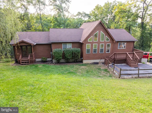 15 Crab Apple Ct, Linden, VA 22642