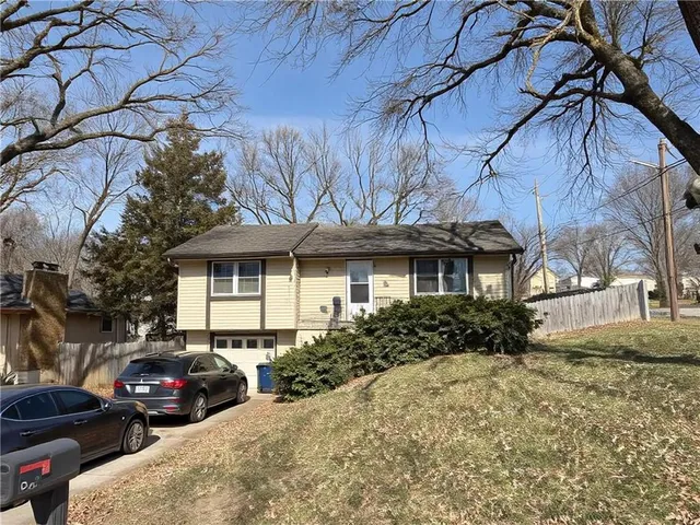 400 NW 78th Ter, Kansas City, MO 64118