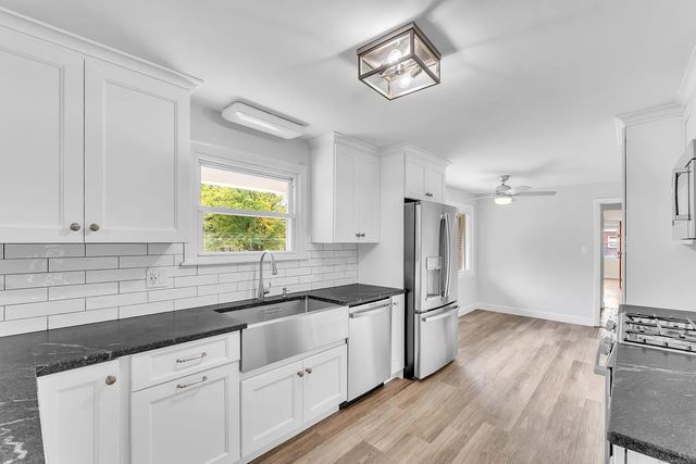 1125 E  St N, Suffield, CT 06078