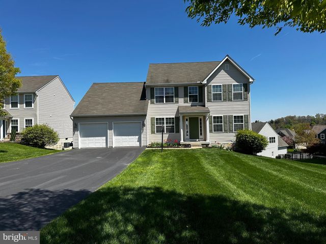 5 Tait Dr, New Freedom, PA 17349