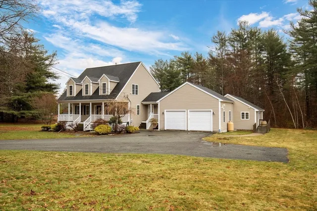 269 Tispaquin St, Middleboro, MA 02346