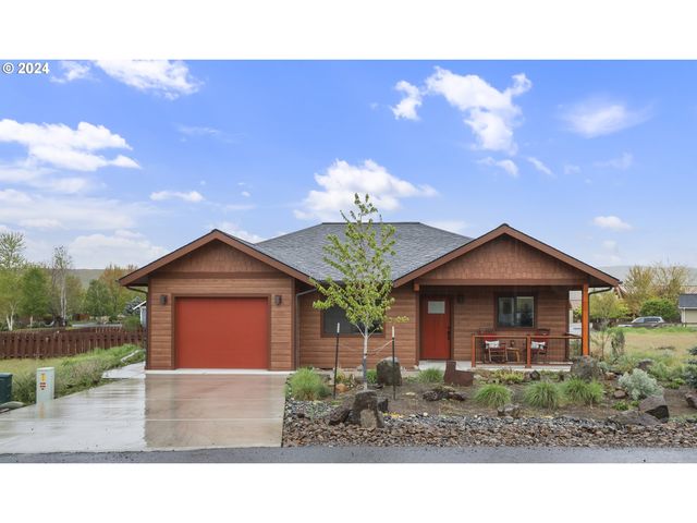 1513 Fish Tail Rd, Maupin, OR 97037