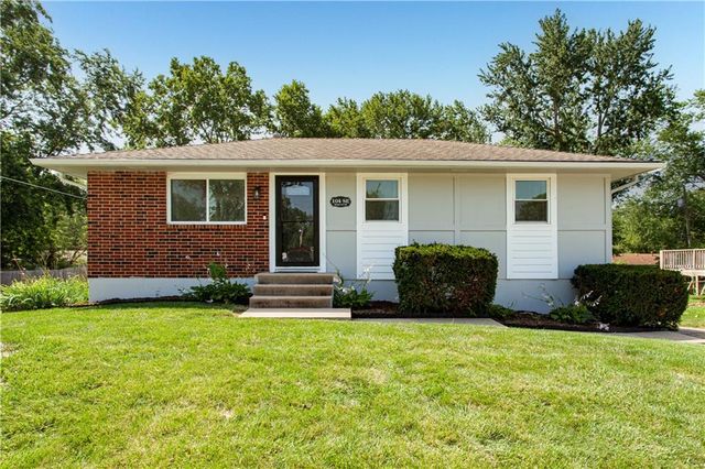 104 SE Kingscross Rd, Blue Springs, MO 64014