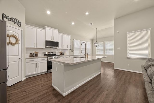1665 Morgan Trail Dr, Alvin, TX 77511