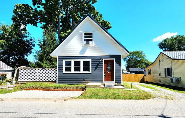 707 S  Oakwood Dr, Cromwell, IN 46732
