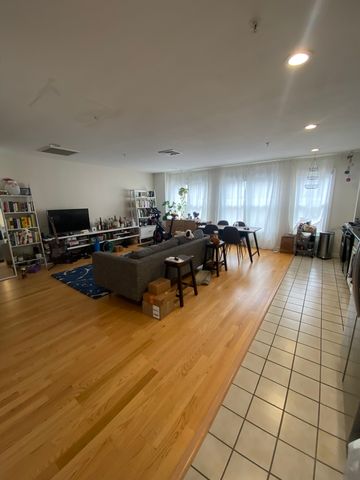 1 Davenport St #8, Cambridge, MA 02140