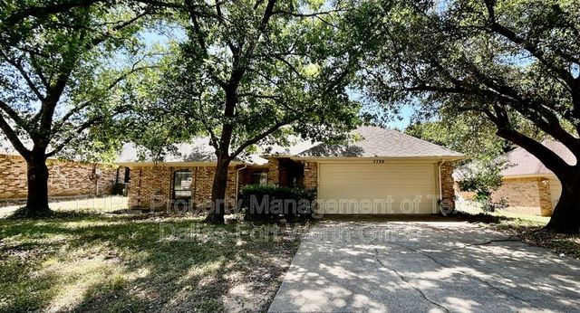 7729 Red Oak St, North Richland Hills, TX 76182