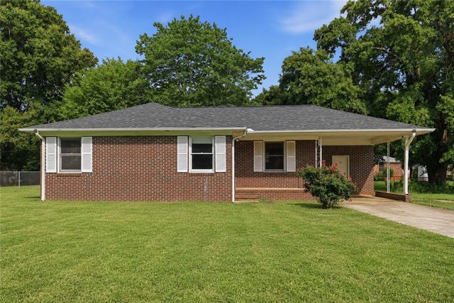 700 Woodmont Cir, Anderson, SC 29624