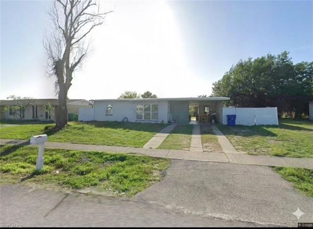 2748 Starlite Ln N, Pt Charlotte, FL 33952
