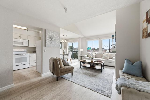 711 S  Bayshore Blvd #29, San Mateo, CA 94401