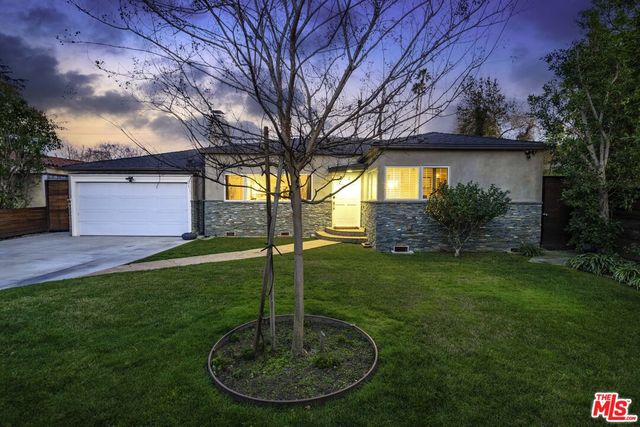 4546 Strohm Ave, North Hollywood, CA 91602