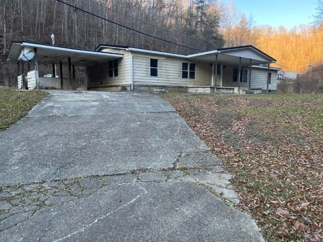 7759 Bobs Br, Thelma, KY 41260