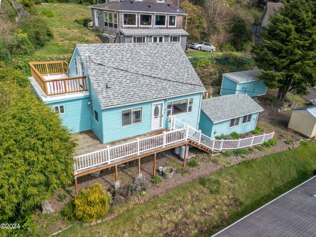 185 Lincoln Ave, Yachats, OR 97498